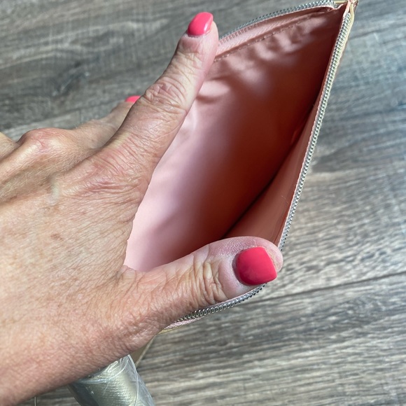 Michael Kors ombré clutch with metal tassel NWT - Picture 7 of 9